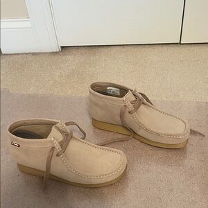 Clarks Wallabees Tan Suede Lace-Up Boots